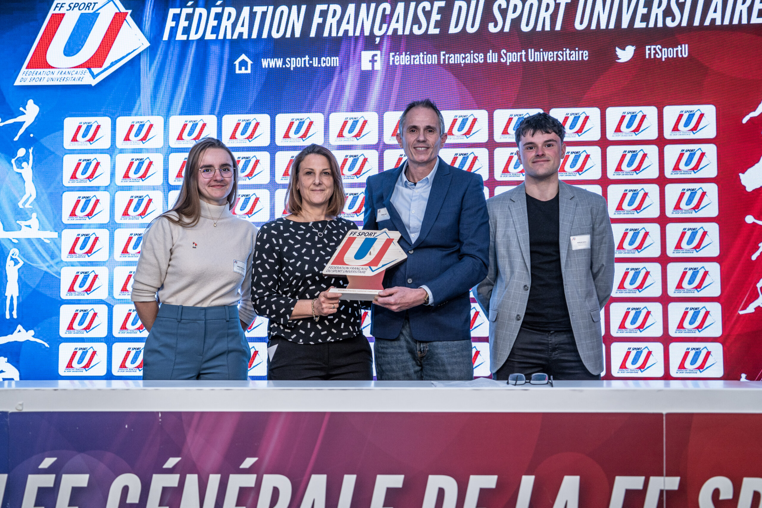 Lire la suite à propos de l’article Victor Lovera reçoit le Trophée du sport universitaire 2025 – Athlète masculin national de l’année